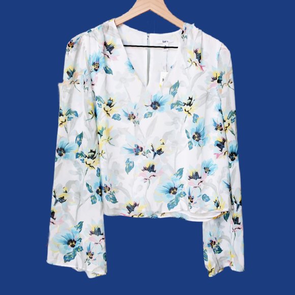 Bar III Tops - Bar III White V-Neck Blouse w/Long Bell Sleeves M